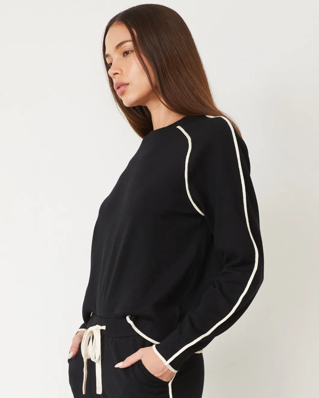 MONROW Lightknit Sweater With Contrast Piping BLACK Online